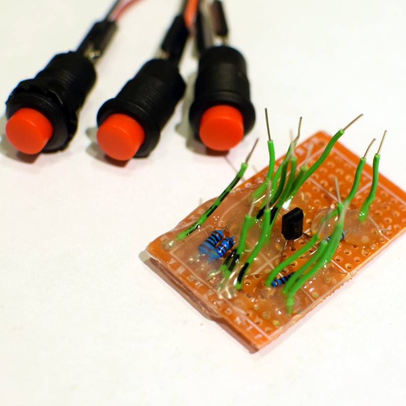 The circuit board after soldering with all resistors, the transistor and open contacts to be connected via jumper cables. In order to protect the wire cables and soldering points from breaking, I applied hot glue after testing.