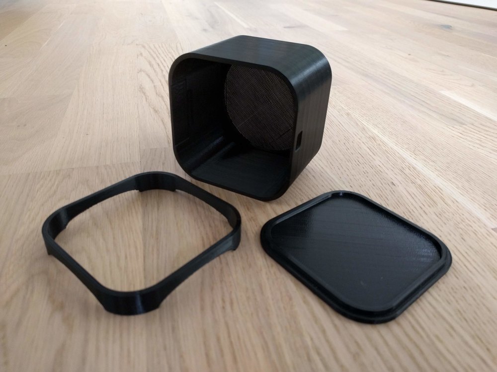 The speaker case with the bottom grid.